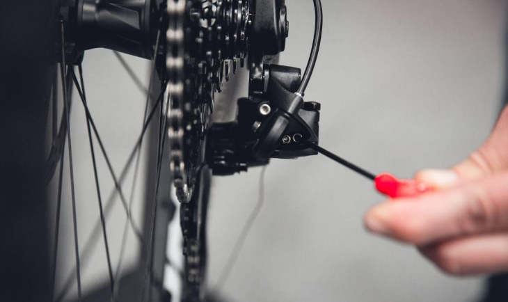 Derailleur Adjustment Guide for Electric Mountain Bike