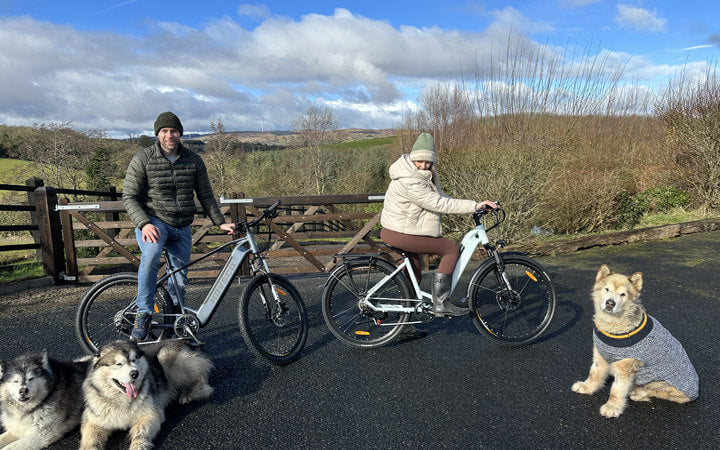 Hovsco-Ebikes-with-Dogs